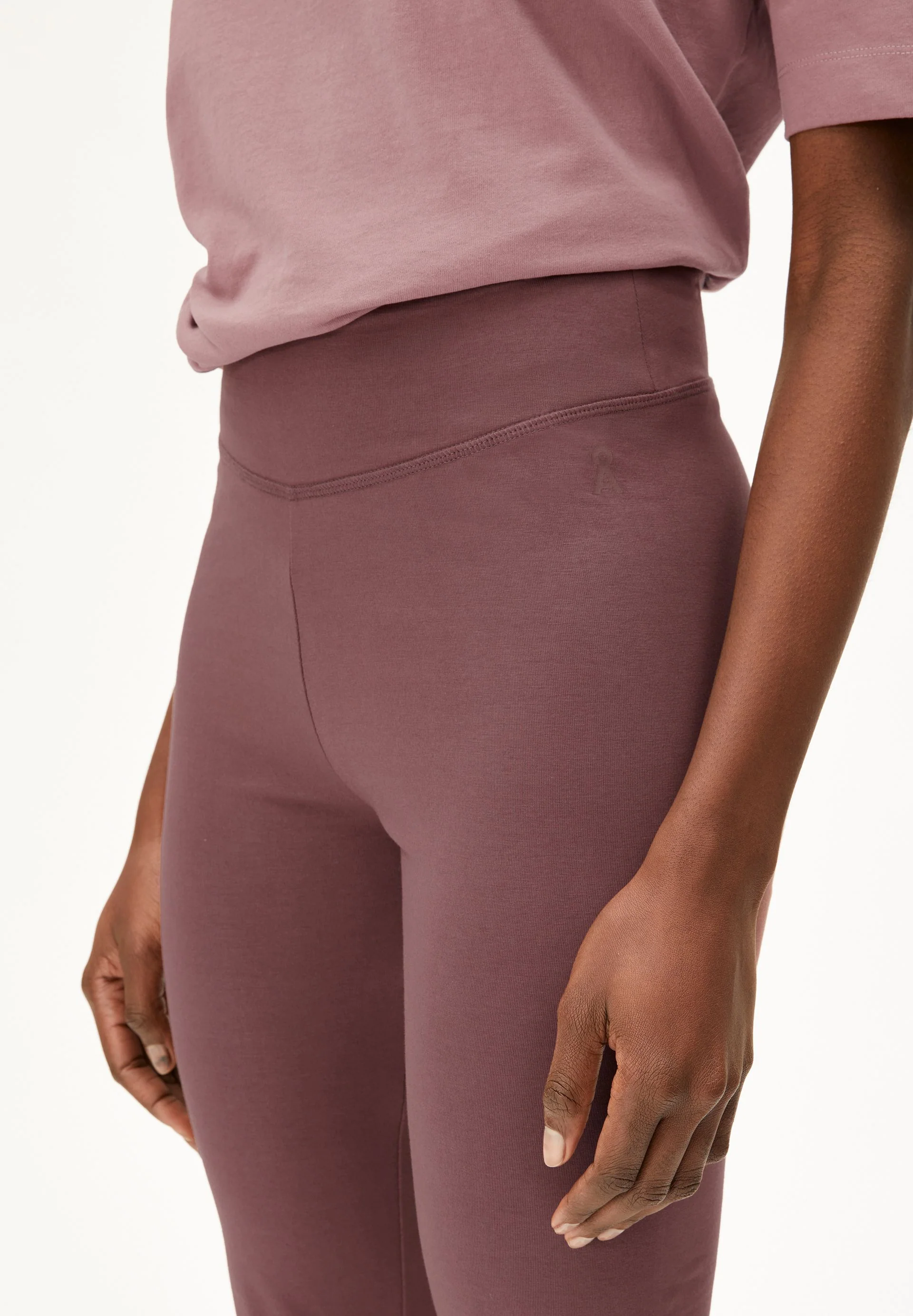 REHMAA LEGGINGS | dark berry - Image 3