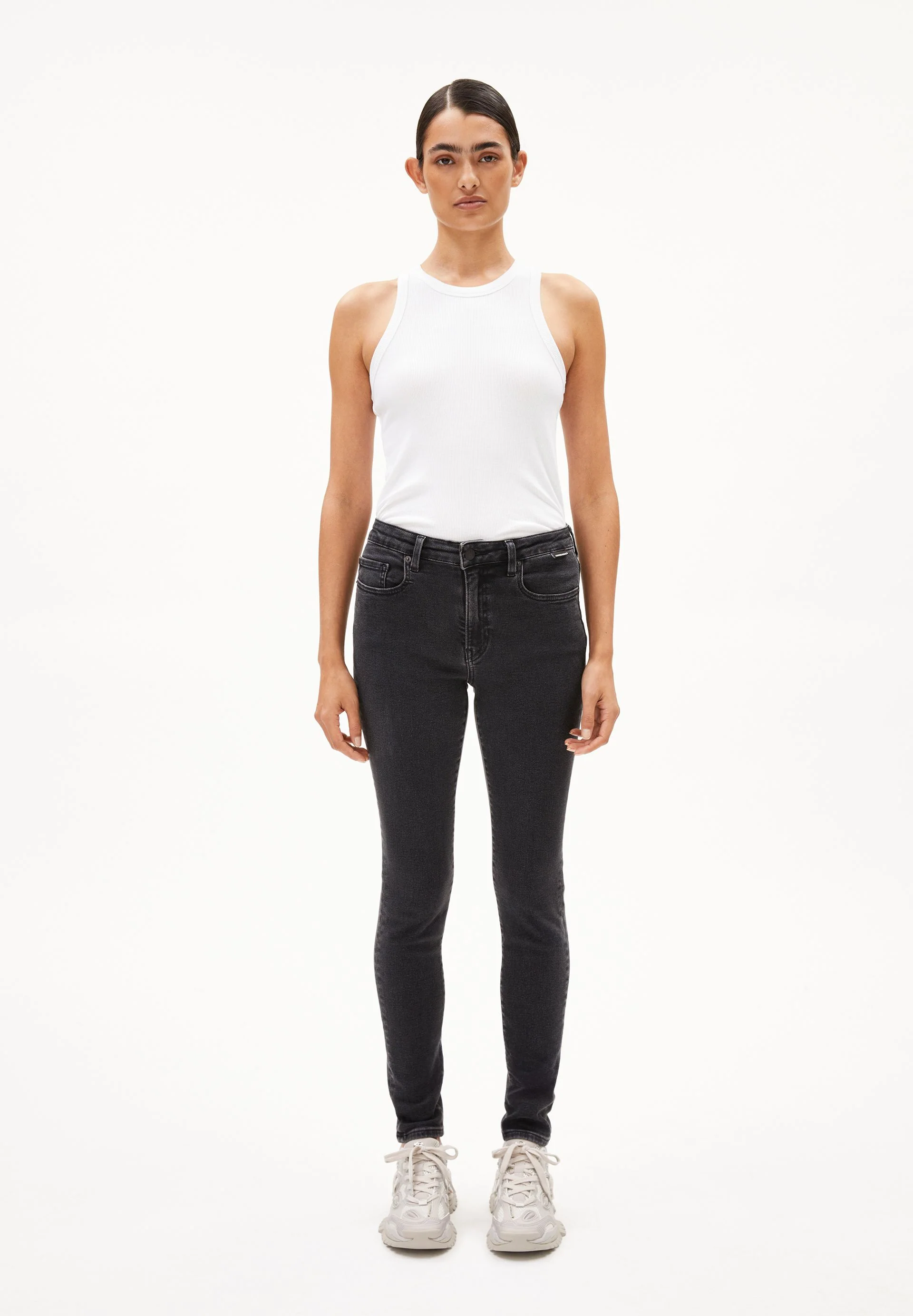 TILLAA MID WAIST SKINNY JEANS | true black washed - Image 5