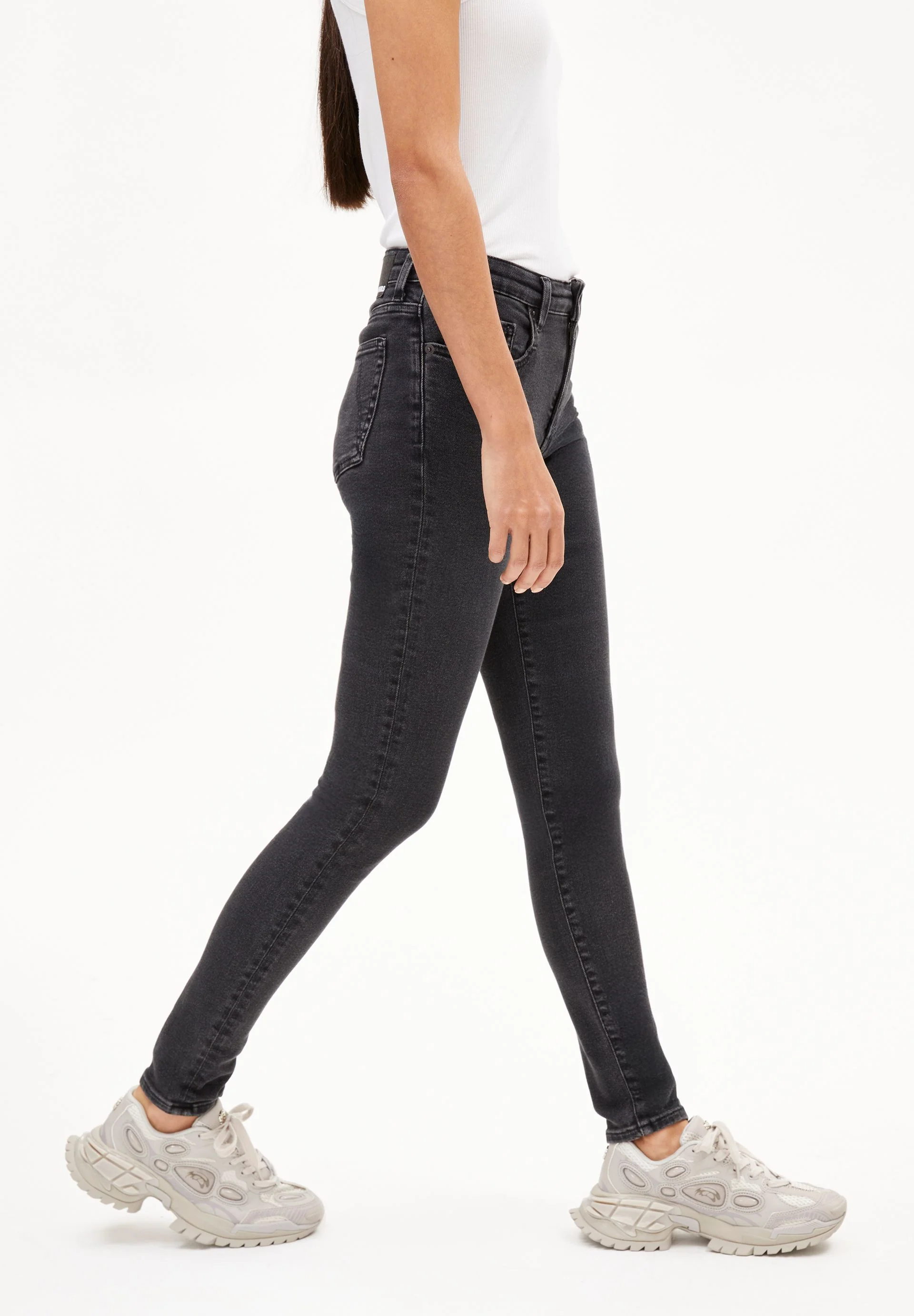 TILLAA MID WAIST SKINNY JEANS | true black washed - Image 6